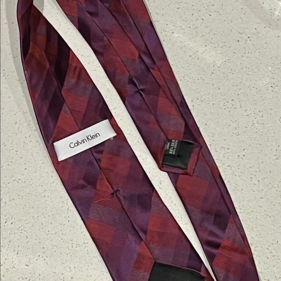 Silk tie. Excellent condition. - Picture 2 of 2